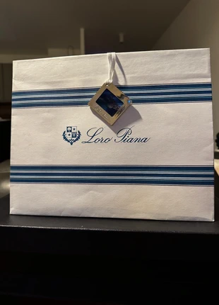 Sac en carton rigide Loro Piana, brand: Loro Piana, condizioni: Nuovo senza cartellino, €5.00, €5.95 include la Protezione acquisti