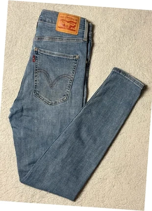 Jeans Levis troué coupe Super Skinny bleu femme FR36 W26, merk: Levi's, staat: Heel goed, maat: S / 36 / 8, € 18,00, € 19,60 inclusief Kopersbescherming Pro