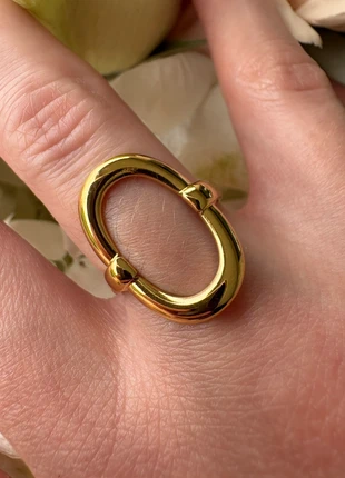 Bague dorée ovale en acier inoxydable, staat: Nieuw met prijskaartje, maat: Aanpasbaar, € 10,00, € 11,20 inclusief Kopersbescherming