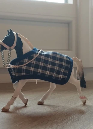Cheval pie noir exclusif avec couverture et licol, marke: Schleich, zustand: Neu, mit Etikett, größe: Frühchen, bis 44, 5,50 €, 6,48 € inklusive Vinted-Käuferschutz