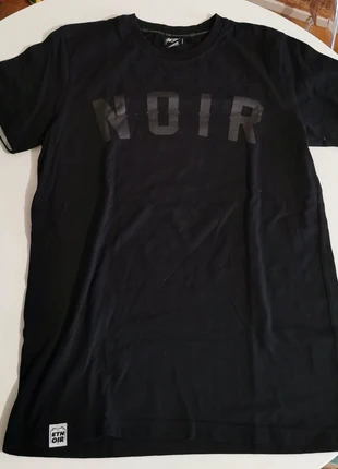 T-shirt Étienne Noir t. M, marke: Noir, zustand: Sehr gut, größe: M, 3,00 €, 3,85 € inklusive Vinted-Käuferschutz