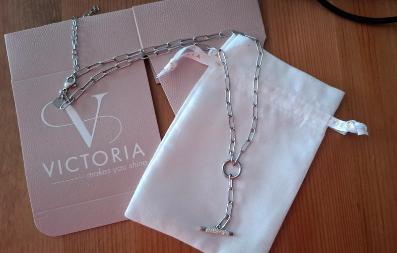 Très joli collier Victoria Bijoux