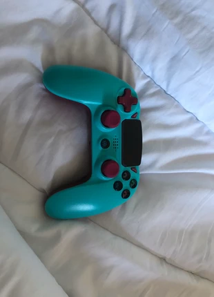 Manette PS4, brand: freaks geeks, condizioni: Nuovo senza cartellino, €35.00, €37.45 include la Protezione acquisti