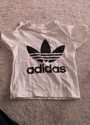 Mädchen junge , merk: adidas, staat: Heel goed, maat: 12-18 maanden / 80 cm, € 10,00, € 11,20 inclusief Kopersbescherming