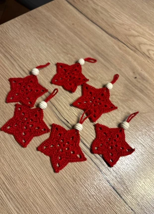 Lot de six étoiles au crochet avec perle bois, marque: Fait Main, état: Comme neuf, 10,00 €, 11,20 € Protection acheteurs incluse
