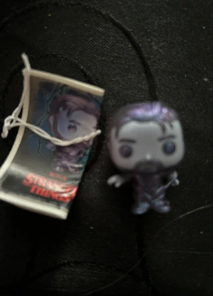 Kinder joy Stranger Things Upside Down Hopper, marque: Kinder, état: Neuf avec étiquette, taille: S, 1,00 €, 1,75 € Protection acheteurs incluse