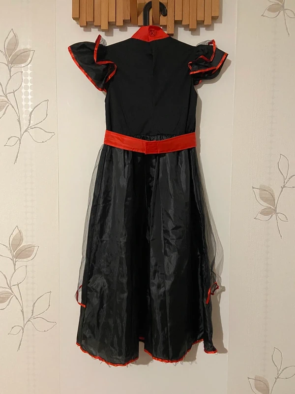 Robe noire et rouge Taille 7-8ans - photo numéro 2