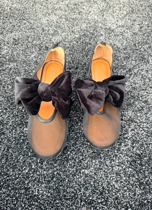 Meisjes zwarte ballarina’s, merk: H&M, staat: Goed, maat: 32, € 6,00, € 7,00 inclusief Kopersbescherming