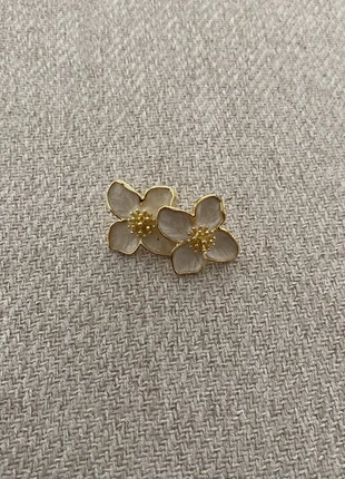 Boucles d’oreilles fleur dorée et nacrée, état: Neuf sans étiquette, 10,00 €, 11,20 € Protection acheteurs incluse