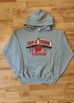 Pull Sweat à capuche Vintage gris rouge Badgers football taille M Gildan, marke: Vintage Dressing, zustand: Sehr gut, größe: M, 25,00 €, 26,95 € inklusive Vinted-Käuferschutz