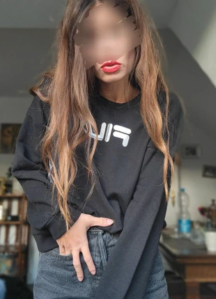 NEU Fila Black Grunge Sweater mit Nietenbesatz, merk: FILA, staat: Nieuw met prijskaartje, maat: S / 36 / 8, € 38,56, € 41,19 inclusief Kopersbescherming
