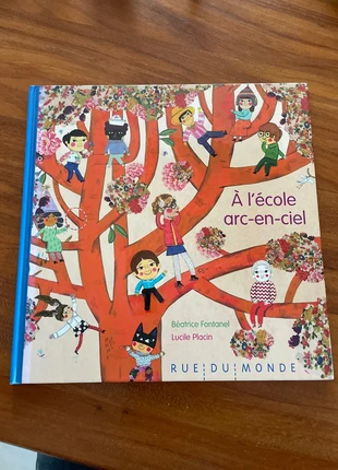 À l ecole arc en ciel, staat: Heel goed, € 4,99, € 5,94 inclusief Kopersbescherming