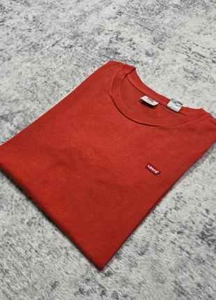 👕 T-shirt Levi’s Rouge Logo Brodé M Femme Casual Vintage, marke: Levi's, zustand: Sehr gut, größe: M / 38 / 10, 14,99 €, 16,44 € beinhaltet Vinted-Käuferschutz Pro