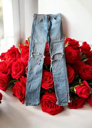 🌹 Jean ZARA bleu - Trous Genoux & Fentes Bas-Femme taille 42🌹, marke: Zara, zustand: Sehr gut, größe: XL / 42 / 14, 9,00 €, 10,15 € inklusive Vinted-Käuferschutz