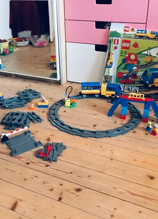 Duploville Bahn, merk: LEGO Duplo, staat: Heel goed, maat: 5 jaar / 110 cm, € 39,00, € 41,65 inclusief Kopersbescherming