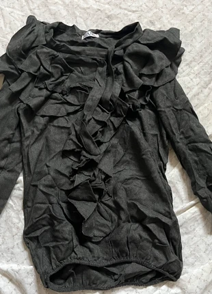 long sleeves gray 90s 00s| Bluse grigia con rouge | coquette, soft girl, 90s, 00s, merk: Vintage Dressing, staat: Heel goed, maat: S / 36 / 8, € 15,00, € 16,45 inclusief Kopersbescherming