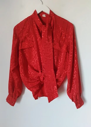 Camisa vermelho cherry red plissado com laço brocado geométrico funky 80s vintage, marca: Vintage Dressing, estado: Muito bom, tamanho: M / 38 / 10, €8.00, €9.10 inclui Proteção do Comprador