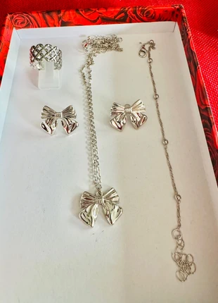 Set gioielli, brand: Set, condizioni: Nuovo senza cartellino, €5.00, €5.95 include la Protezione acquisti