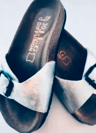 Mules cuir, argentées, sangle réglable, taille 30, JLG Diffusion, marca: J.L.G.Diffusion, estado: Bom, tamanho: 30, €4.00, €4.90 inclui Proteção do Comprador