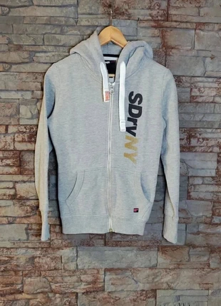 Sweat Superdry S – Confortable et stylé, excellent état 🤍, marca: Superdry, estado: Muito bom, tamanho: S, €10.00, €11.20 inclui Proteção do Comprador