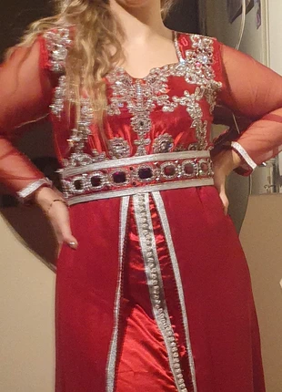 Caftan Bordeaux et argenté, merk: Bordeaux, staat: Heel goed, maat: L / 40 / 12, € 65,00, € 68,95 inclusief Kopersbescherming