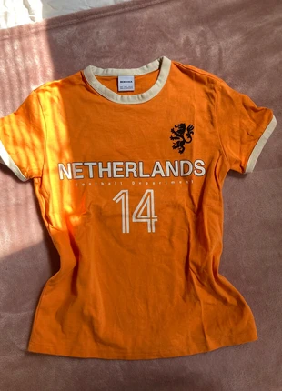 T shirt, marke: Bershka, zustand: Sehr gut, größe: S / 36 / 8, 4,00 €, 4,90 € inklusive Vinted-Käuferschutz
