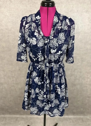 Magnifique robe Ralph Lauren T38 marine motif fleurs, merk: Ralph Lauren, staat: Heel goed, maat: M / 38 / 10, € 59,00, € 62,65 inclusief Kopersbescherming Pro