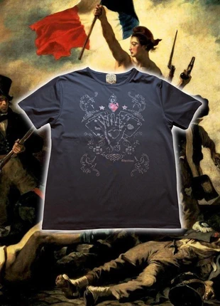 T-shirt Repblica – Style Tattoo / Baroque, merk: Vintage Dressing, staat: Heel goed, maat: L, € 7,00, € 8,05 inclusief Kopersbescherming