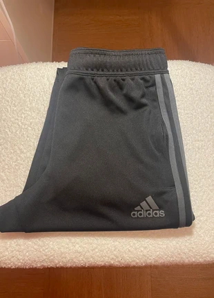 Survêtement adidas noir et gris, marca: adidas, estado: Nuevo sin etiquetas, tamaño: M, 20,00 €, 21,70 € Protección al comprador incluida