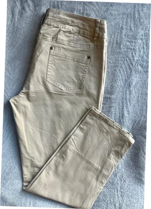 PTL0020 - Pantacourt Cyrillus beige classic fermeture tirette cheville taille 44, merk: Cyrillus, staat: Heel goed, maat: XXL / 44 / 16, € 12,00, € 13,30 inclusief Kopersbescherming