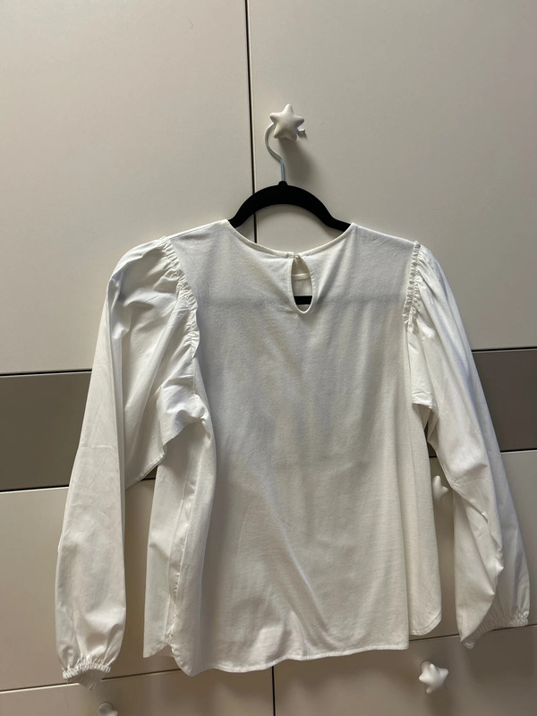 Balti marškinėliai 2