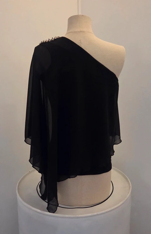 Haut asymétrique noir ZARA Trafaluc – épaule cloutée – Taille M - photo numéro 5