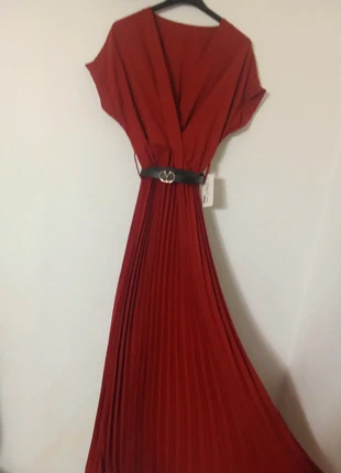 Robe plissée 💖 black friday, marque: Boutique Parisienne, état: Neuf sans étiquette, taille: M / 38 / 10, 20,00 €, 21,70 € Protection acheteurs (Pro) incluse