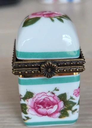 Pilulier, boite porcelaine - Joli décor floral - Collection, brand: Collection, condition: Very good, €5.00, €5.95 includes Buyer Protection