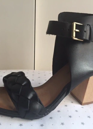Sandales à talon Zara pointure 36, marca: Zara, estado: Muy bueno, tamaño: 36, 15,00 €, 16,45 € Protección al comprador incluida