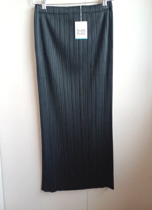 Pleats please Issey Miyake plooirok zwart, merk: Pleats Please Issey Miyake, staat: Nieuw met prijskaartje, maat: S / 36 / 8, € 275,00, € 289,45 inclusief Kopersbescherming