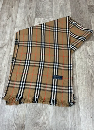 Écharpe Burberry long beige foncé, marque: Burberry, état: Très bon état, 50,00 €, 53,20 € Protection acheteurs incluse