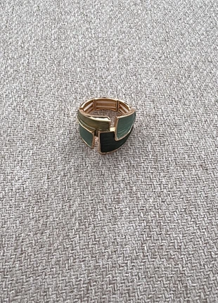 Bague dorée à motifs verts géométriques, staat: Nieuw zonder prijskaartje, maat: Aanpasbaar, € 7,00, € 8,05 inclusief Kopersbescherming