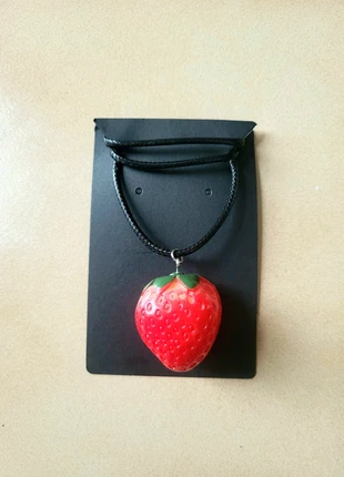 Strawberry handmade necklace, marque: Strawberry, état: Neuf sans étiquette, 6,00 €, 7,00 € Protection acheteurs incluse