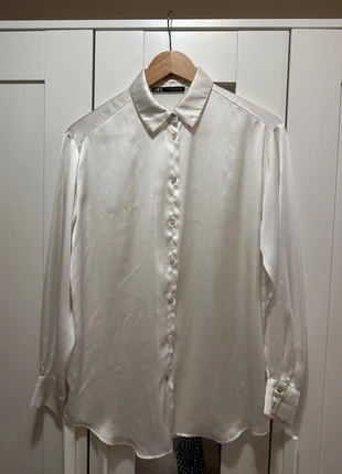 Camisa ZARA em Cetim Marfim – Tamanho XS, marca: Zara, estado: Bueno, tamaño: XS / 34 / 6, 2,50 €, 3,33 € Protección al comprador incluida