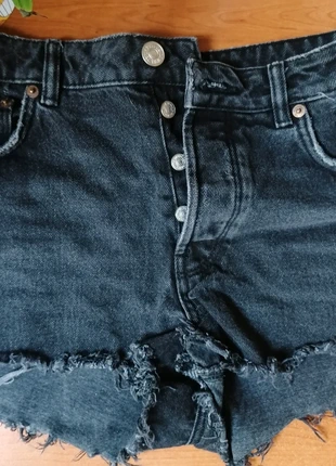 Shorts denim strappati zara , marque: Zara, état: Bon état, taille: S / 36 / 8, 3,00 €, 3,85 € Protection acheteurs incluse