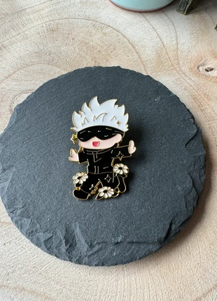 Cute Gojo Pin, merk: Jujutsu Kaisen, staat: Nieuw zonder prijskaartje, € 4,50, € 5,43 inclusief Kopersbescherming Pro