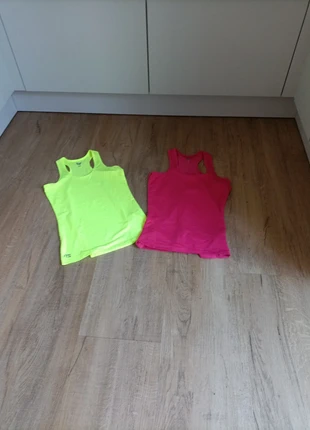 Lot 2 débardeurs ref41, marque: iTS, état: Très bon état, taille: XS / 34 / 6, 2,90 €, 3,75 € Protection acheteurs incluse