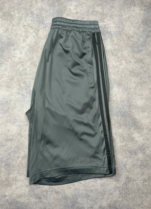 Short Adidas | Taille S | Couleur Gris, marque: adidas, état: Très bon état, taille: S, 10,00 €, 11,20 € Protection acheteurs (Pro) incluse