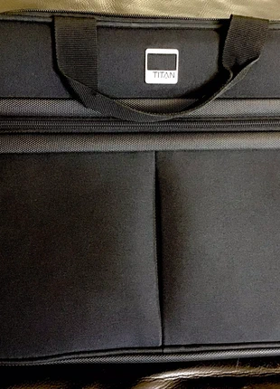 Mooie laptoptas met handgrepen en schouderriem., merk: Titan, staat: Nieuw zonder prijskaartje, € 12,00, € 13,30 inclusief Kopersbescherming