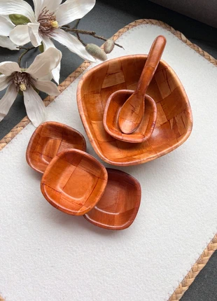 Set geperste houten schaal en kommetjes met lepel , midden jaren ‘60, merk: Vintage, staat: Heel goed, € 8,80, € 9,94 inclusief Kopersbescherming