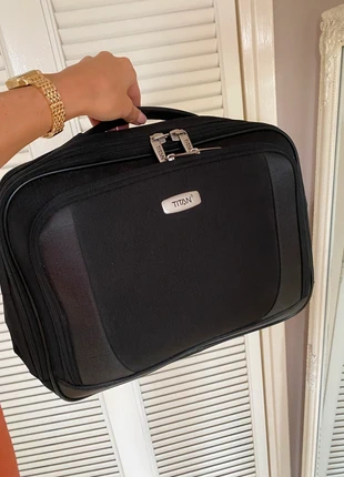 Stevige Laptoptas / laptophoes Titan, merk: Titan, staat: Goed, € 4,99, € 5,94 inclusief Kopersbescherming