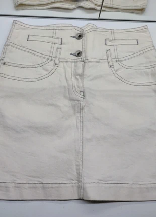 Falda vaquera blanca color tirando a crema, marque: REDANDBLU CO., état: Très bon état, taille: S / 36 / 8, 4,00 €, 4,90 € Protection acheteurs incluse