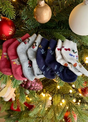 4x Paires de chaussettes de Noël 🎄 17-18, marque: Thought, état: Très bon état, taille: 9-12 mois / 74 cm, 3,00 €, 3,85 € Protection acheteurs incluse