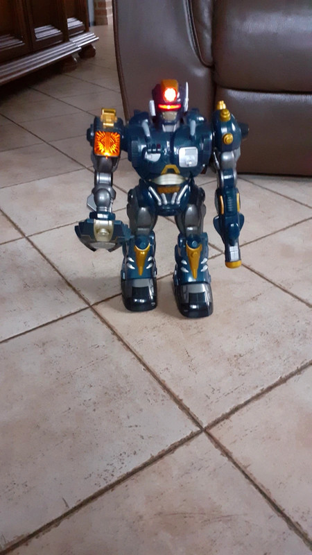 Robot avec son et lumière